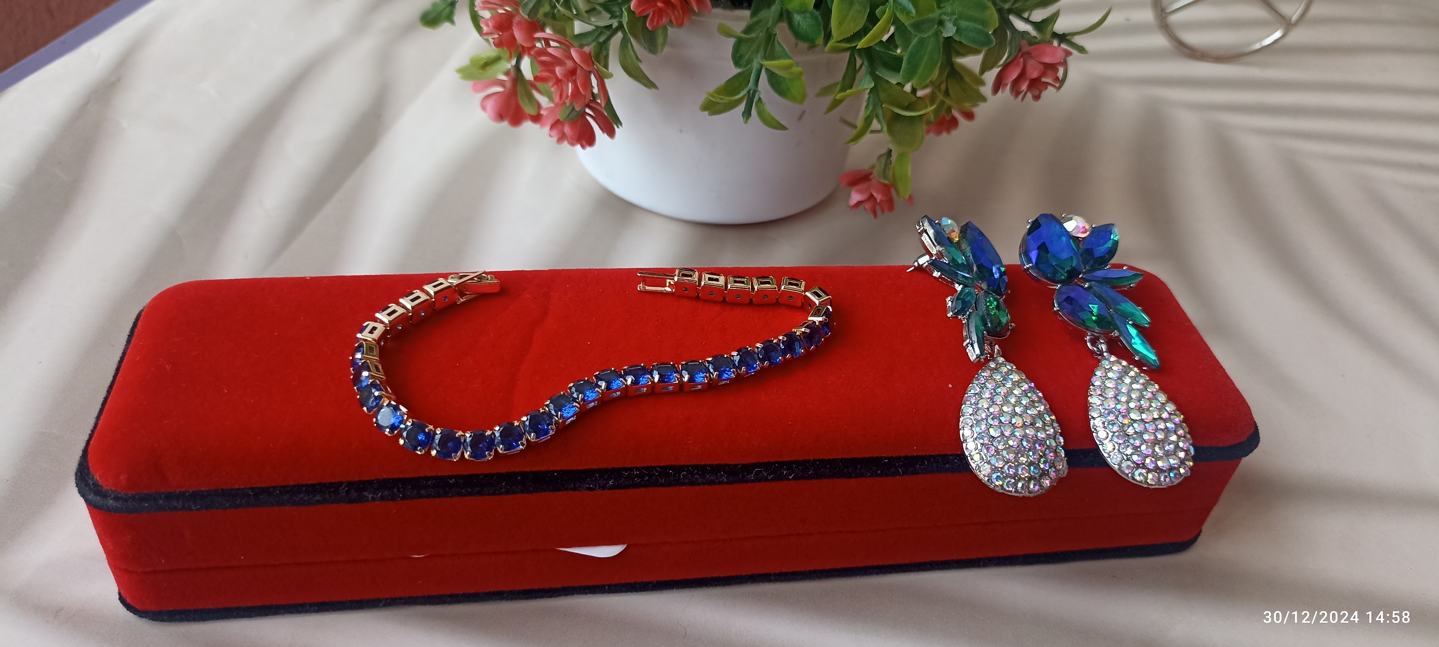 Ijez Earring + Bracelet  - Buy on Payuee e-Shop