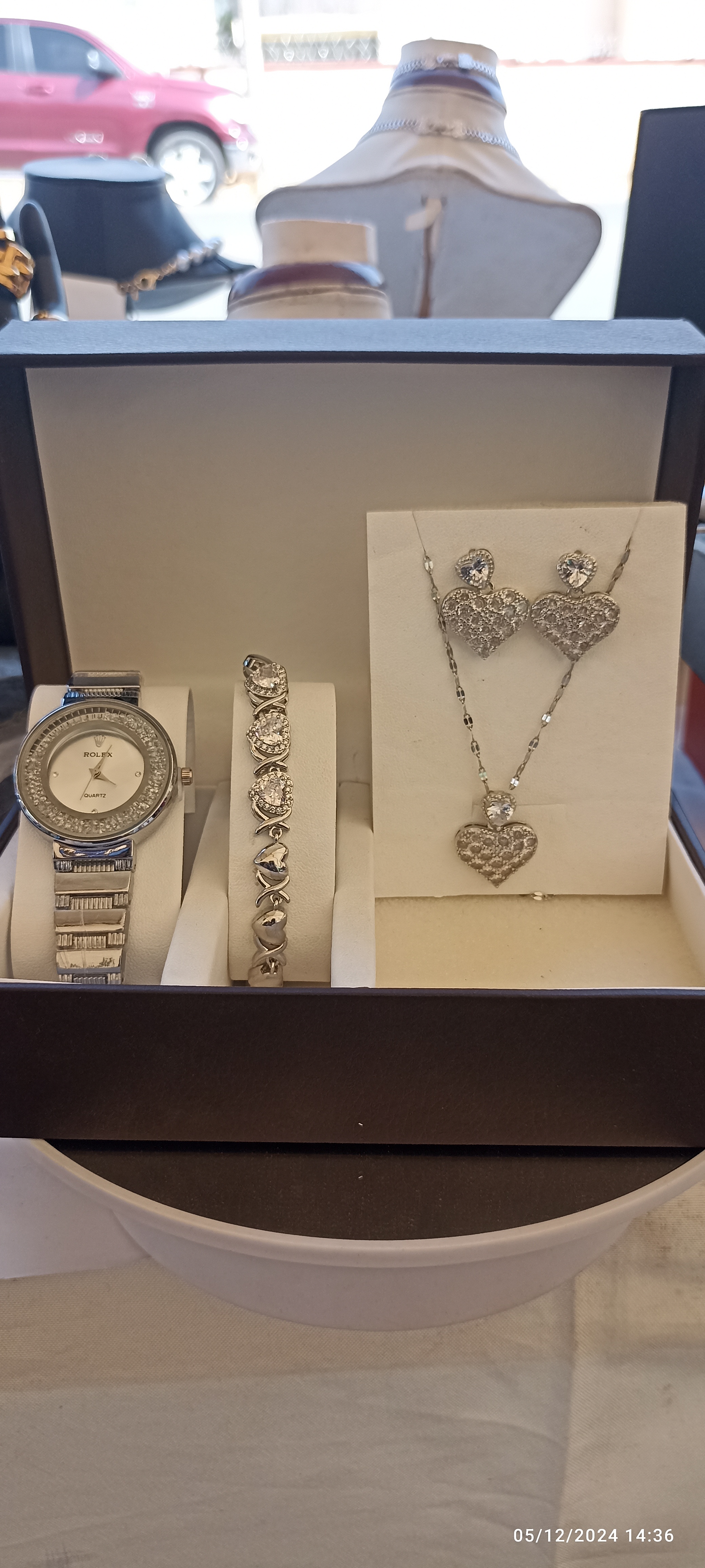Ijez Gift Box with Watch, Necklace and bracelet  - Buy on Payuee e-Shop