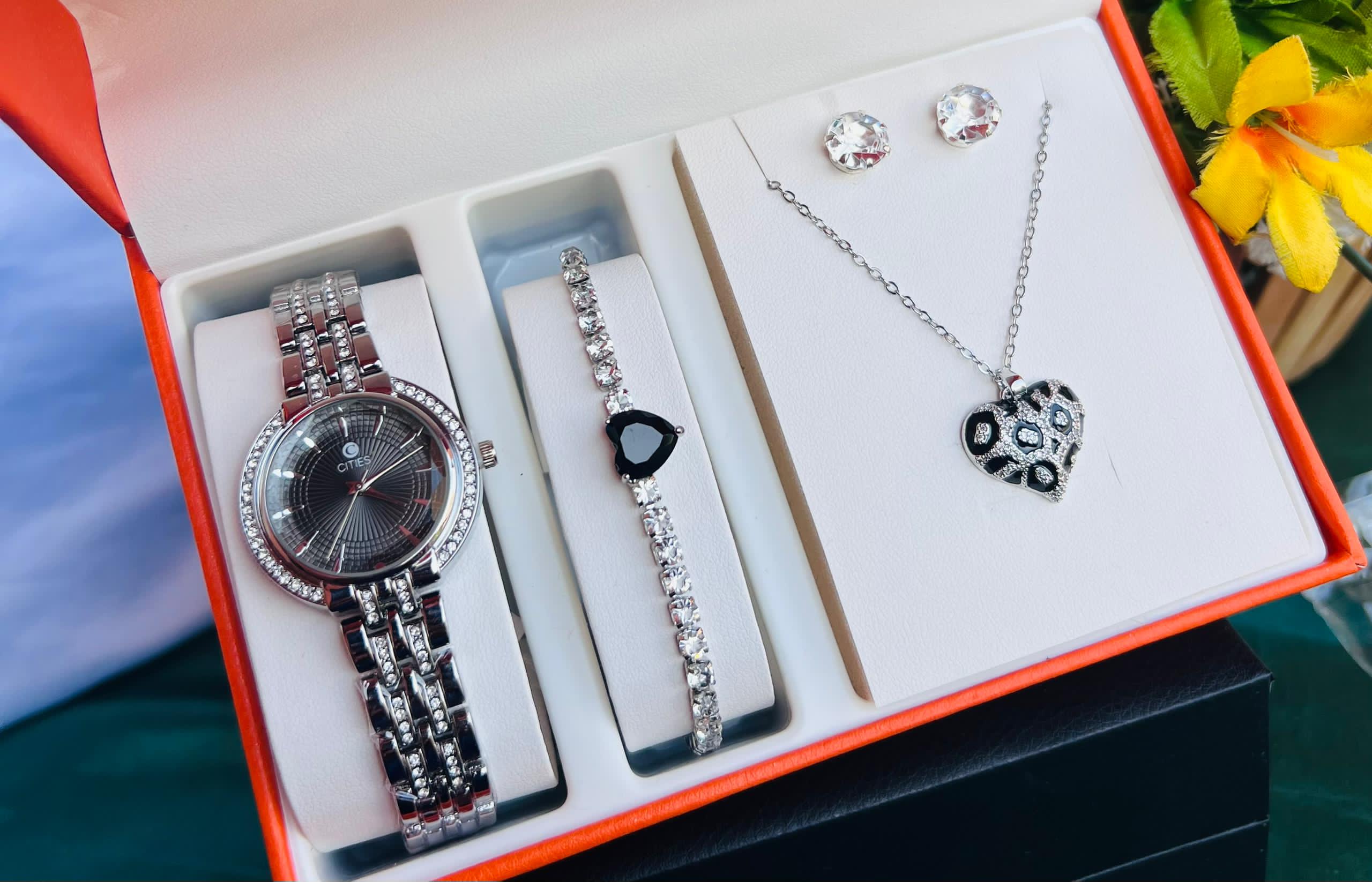Ladies watch set - Buy on Payuee e-Shop